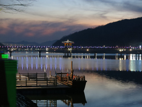 As an Asian dusk spread across the sky we strolled over the Wolryeong (Moonshine) Bridge, the longest wooded bridge in Korea.